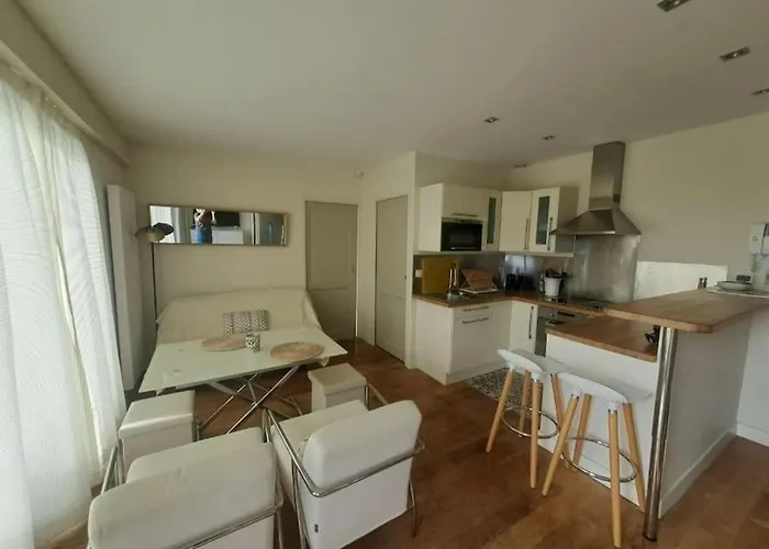 T2 Centre, A 2 Minutes, Parking Daire *